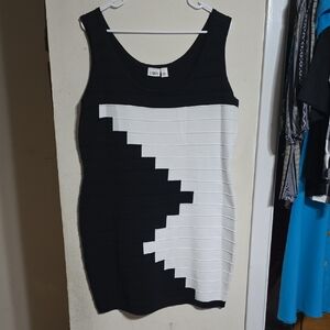 Cato Black and White Geometric Top